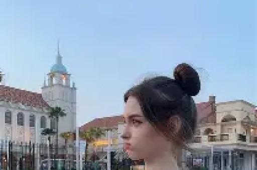 300万粉丝的网红塌房同时交6位女朋友见面不逛街直接开房