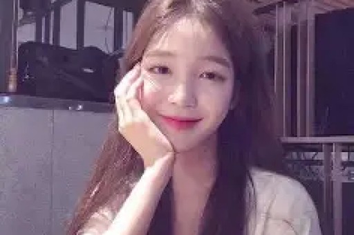 突发！知名女歌手演唱会现场两次晕倒最新回应