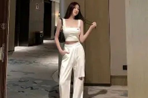 章若楠走路姿势登热搜榜首！甜妹御姐风反差感十足被圈粉了
