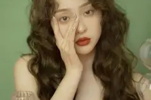 艺人热度指数榜：迪丽热巴跌至第二第一指数7286分是位00后